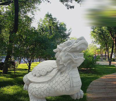 公園里擺放的漢白玉石雕創(chuàng)意龍龜雕塑