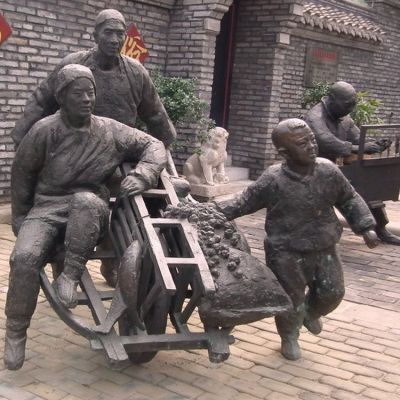 民俗小品 玻璃鋼仿銅人物推小推車(chē)的情景主題