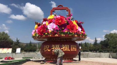 祝福祖國(guó)玻璃鋼花籃景觀雕塑