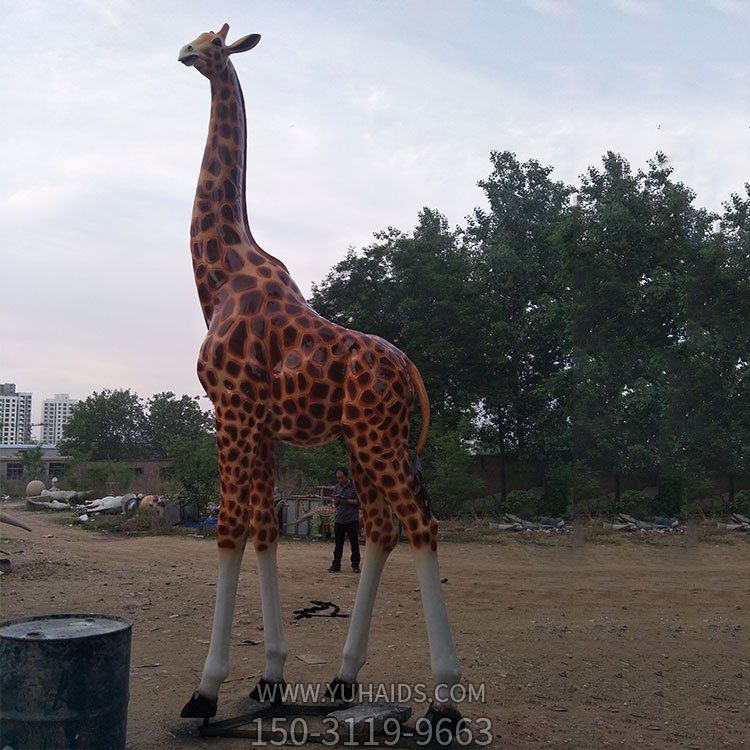 園林景區(qū)玻璃鋼大型動物長頸鹿雕塑