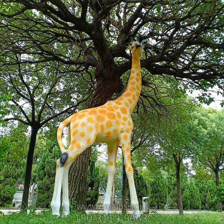 玻璃鋼仿真長頸鹿，公園園林草坪動物景觀雕塑