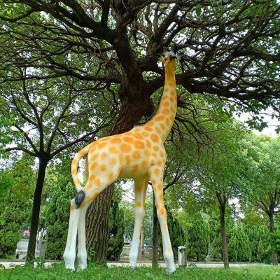 玻璃鋼仿真長(zhǎng)頸鹿，公園園林草坪動(dòng)物景觀