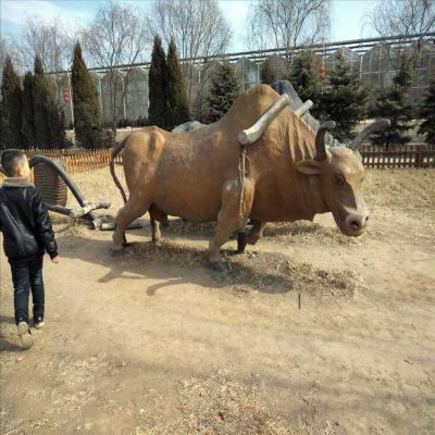 戶外草地玻璃鋼仿真動物景觀牛雕塑