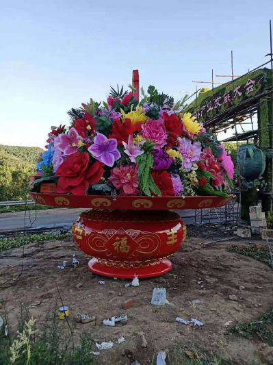 迎國(guó)慶玻璃鋼彩繪花朵花籃雕塑